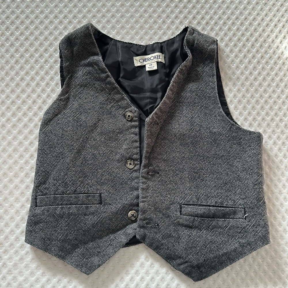 Cherokee boys vest size 3